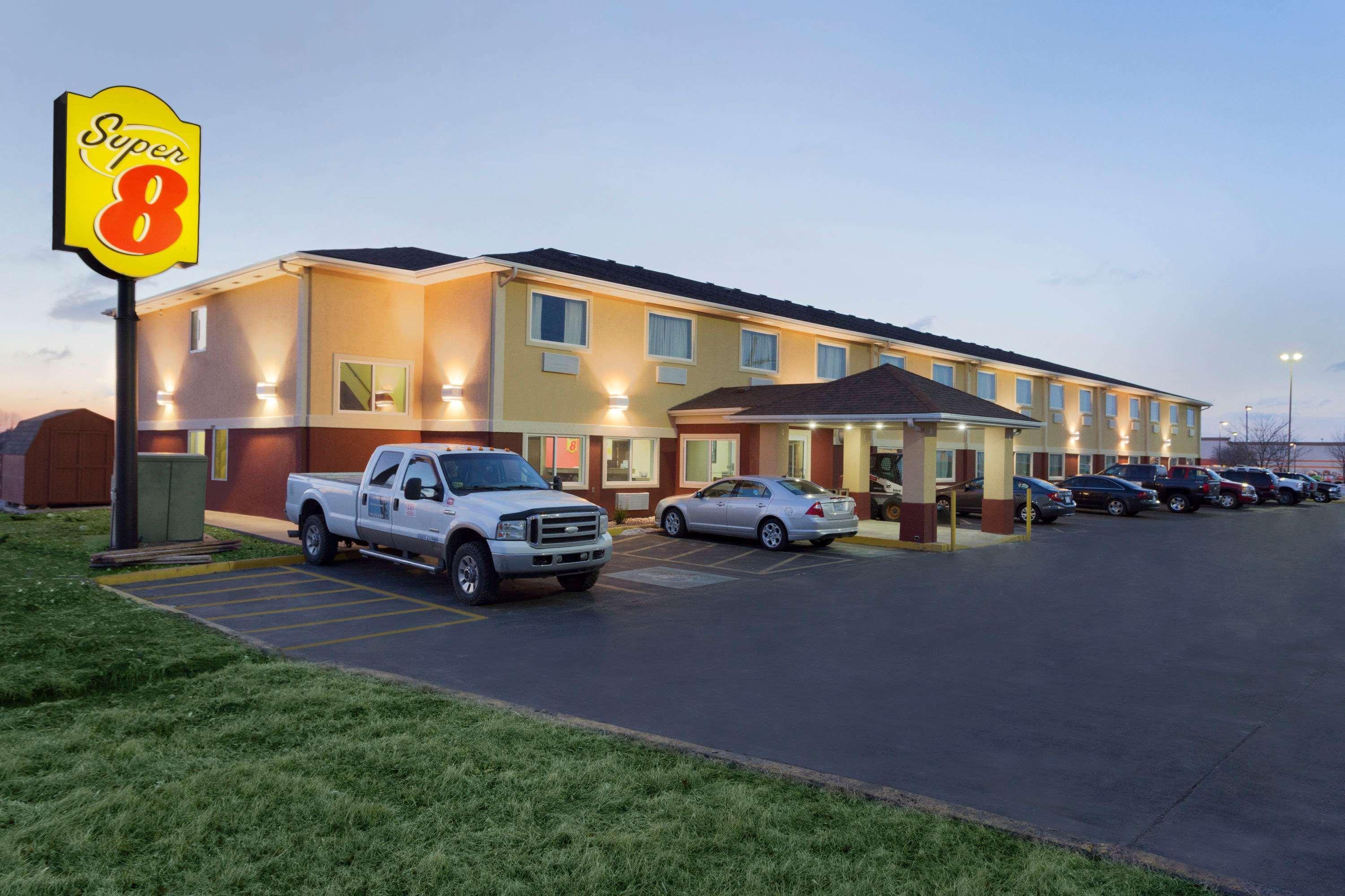 Super 8 By Wyndham Lees Summit Motel Lee’s Summit Dış mekan fotoğraf